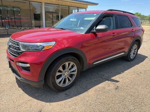 Used 2023 Ford Explorer XLT w/ Equipment Group 202A RWD image 2