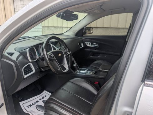 Used 2017 Chevrolet Equinox Premier w/ Enhanced Convenience Package AWD/4WD image 3