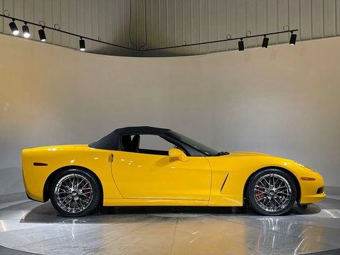 Used 2005 Chevrolet Corvette Convertible w/ Preferred Equipment Group RWD image 74