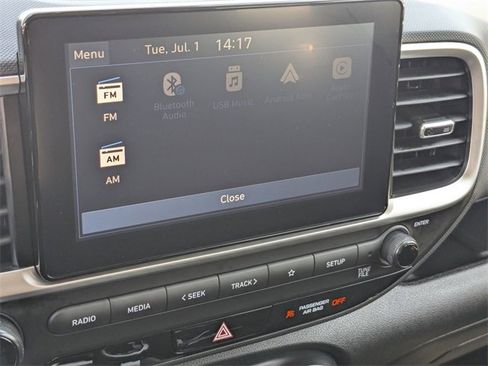 Used 2025 Hyundai Venue SE image 21