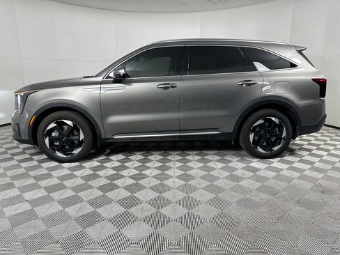 Used 2025 Kia Sorento EX image 2