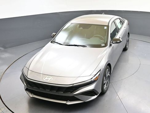 Certified 2025 Hyundai Elantra Sport FWD image 35