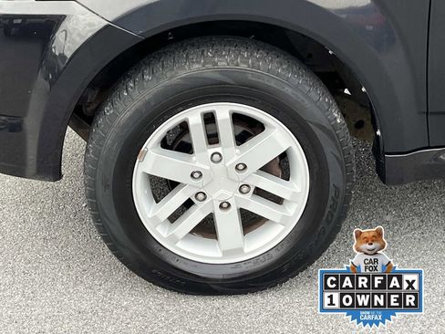 Used 2003 Isuzu Axiom S image 11