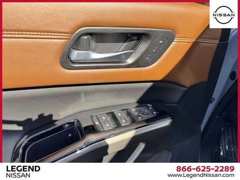Used 2022 Nissan Pathfinder Platinum AWD/4WD image 14
