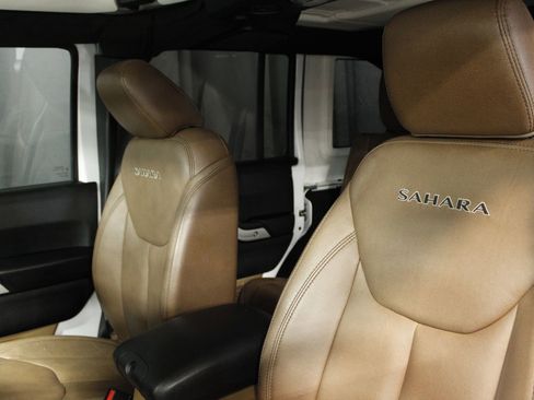 Used 2017 Jeep Wrangler Unlimited Sahara w/ Dual Top Group image 5