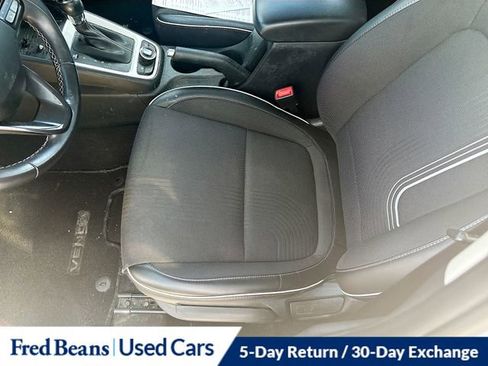 Used 2023 Hyundai Venue Limited image 7