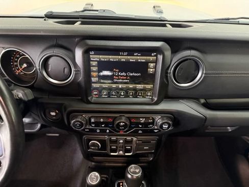 Used 2022 Jeep Wrangler Unlimited Sahara w/ Cold Weather Group AWD/4WD image 23