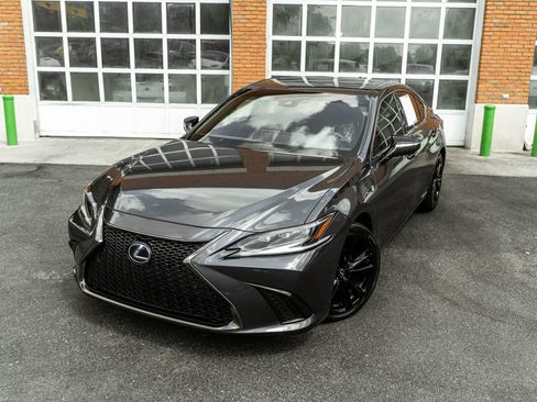 Used 2022 Lexus ES 300h F Sport w/ Accessory Package 2 FWD image 2
