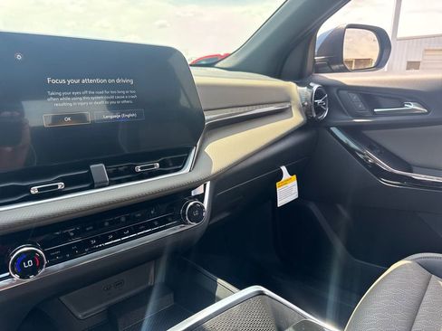 New 2026 Chevrolet Equinox LT w/ Convenience Package II FWD image 18