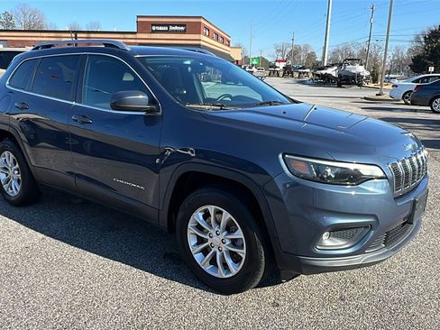 Used 2019 Jeep Cherokee Latitude w/ Cold Weather Group image 3