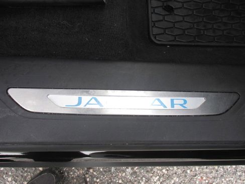 Used 2019 Jaguar F-PACE Premium image 46