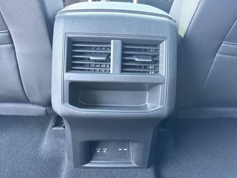 Used 2023 Volkswagen Atlas Cross Sport SEL AWD/4WD image 33