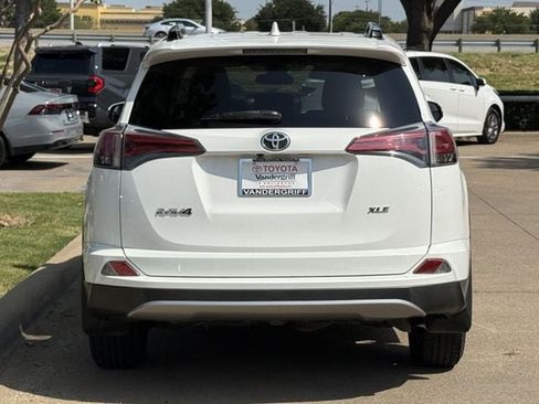 Used 2017 Toyota RAV4 XLE FWD image 5