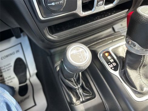 Used 2022 Jeep Gladiator Overland image 30