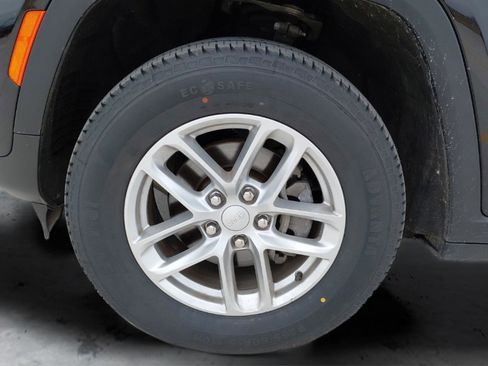 Used 2023 Jeep Grand Cherokee Laredo w/ Luxury Tech Group I image 10