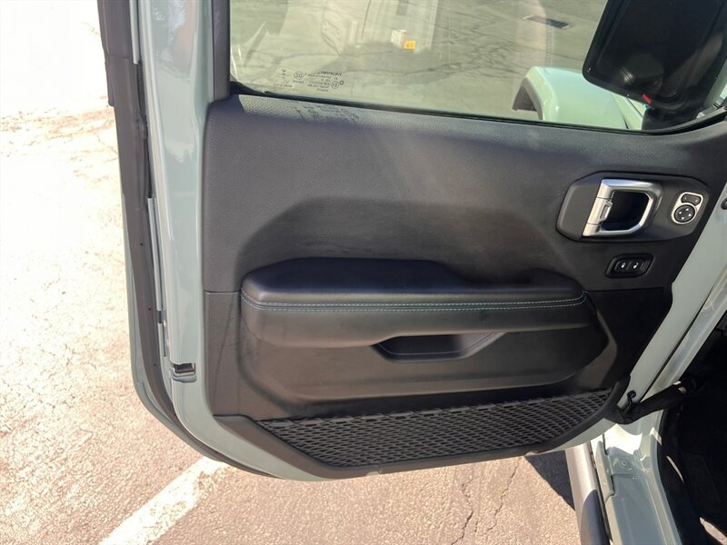 Used 2024 Jeep Wrangler Unlimited Rubicon 4xe AWD/4WD image 18