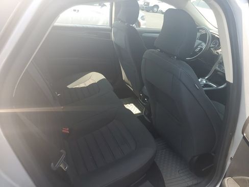 Used 2019 Ford Fusion SE FWD image 8