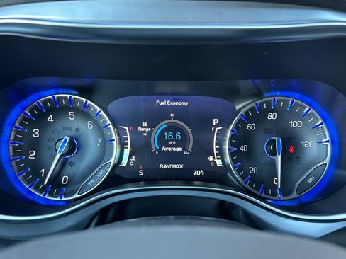 New 2026 Chrysler Pacifica Limited w/ Uconnect Theater Family Group image 27