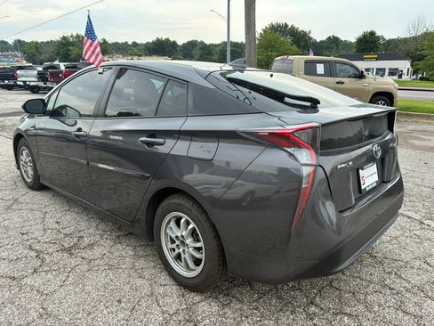 Used 2017 Toyota Prius Four FWD image 2