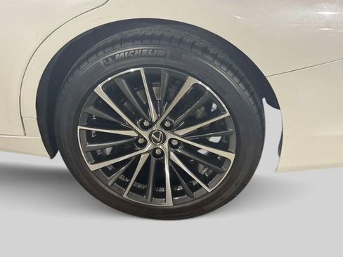 Certified 2023 Lexus ES 250 w/ Premium Package AWD/4WD image 9