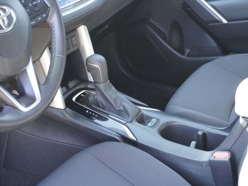 Used 2024 Toyota Corolla Cross LE FWD image 21
