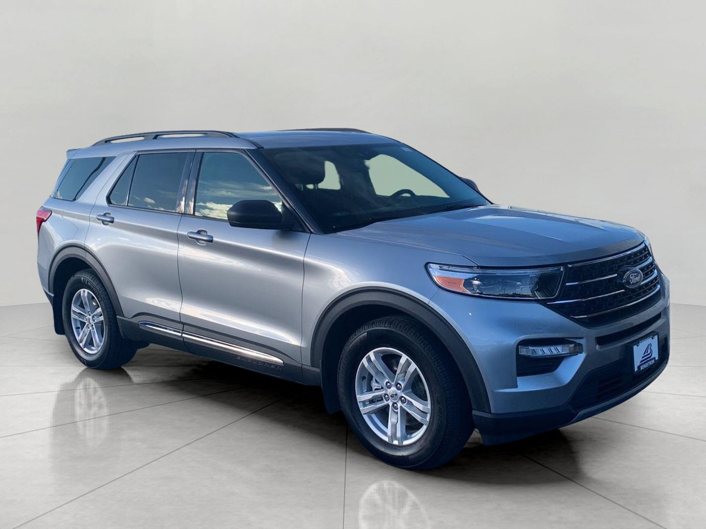 Used 2021 Ford Explorer XLT w/ Equipment Group 202A AWD/4WD image 1