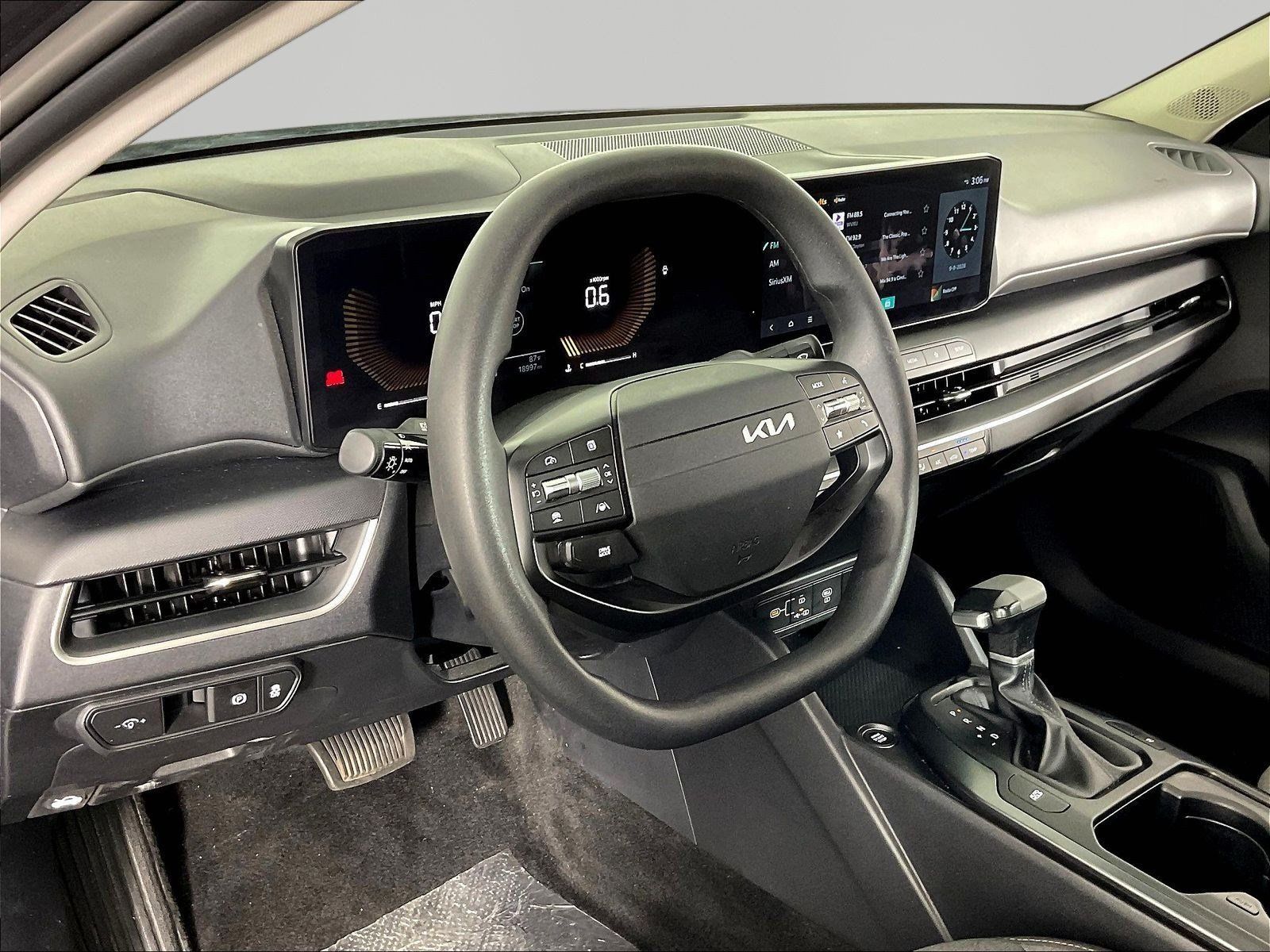 Used 2025 Kia K4 FWD image 16