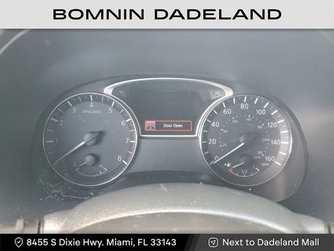 Used 2020 Nissan Pathfinder SV image 17