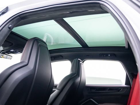 Certified 2025 Porsche Cayenne GTS AWD/4WD image 19