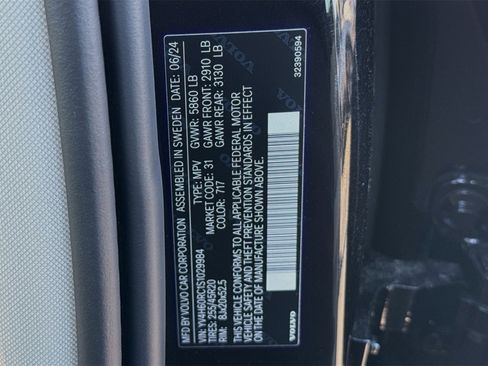 Certified 2025 Volvo XC60 T8 Plus w/ Protection Package Premier image 27