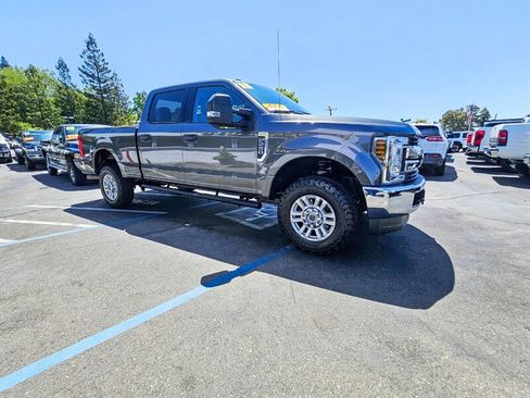 Used 2018 Ford F250 XLT AWD/4WD image 11