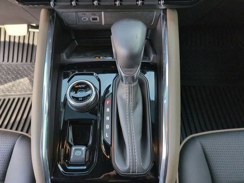 Certified 2025 GMC Canyon Denali image 13