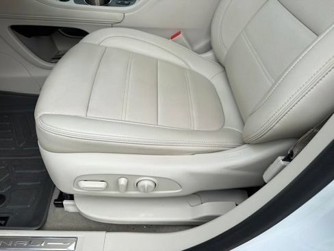 Used 2023 GMC Acadia Denali w/ Denali Ultimate Package AWD/4WD image 5