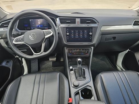 Used 2022 Volkswagen Tiguan SE AWD/4WD image 22
