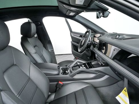 New 2026 Porsche Cayenne S image 24