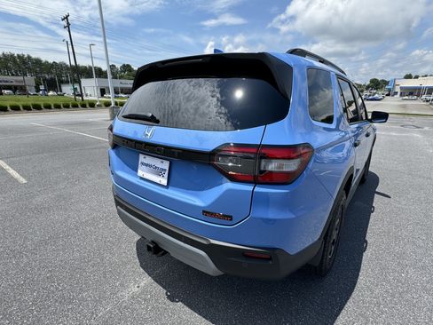 New 2025 Honda Pilot TrailSport image 11