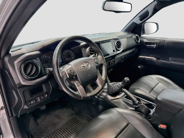 Certified 2019 Toyota Tacoma TRD Off-Road w/ TRD Premium Off Road Package AWD/4WD image 8