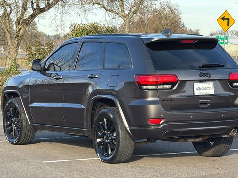 Used 2020 Jeep Grand Cherokee Altitude image 6