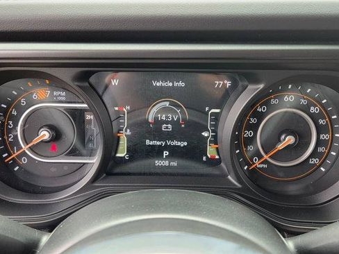 Used 2025 Jeep Wrangler Unlimited Sahara AWD/4WD image 32