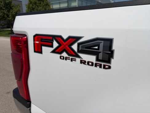 Used 2020 Ford F250 XLT w/ XLT Premium Package AWD/4WD image 9