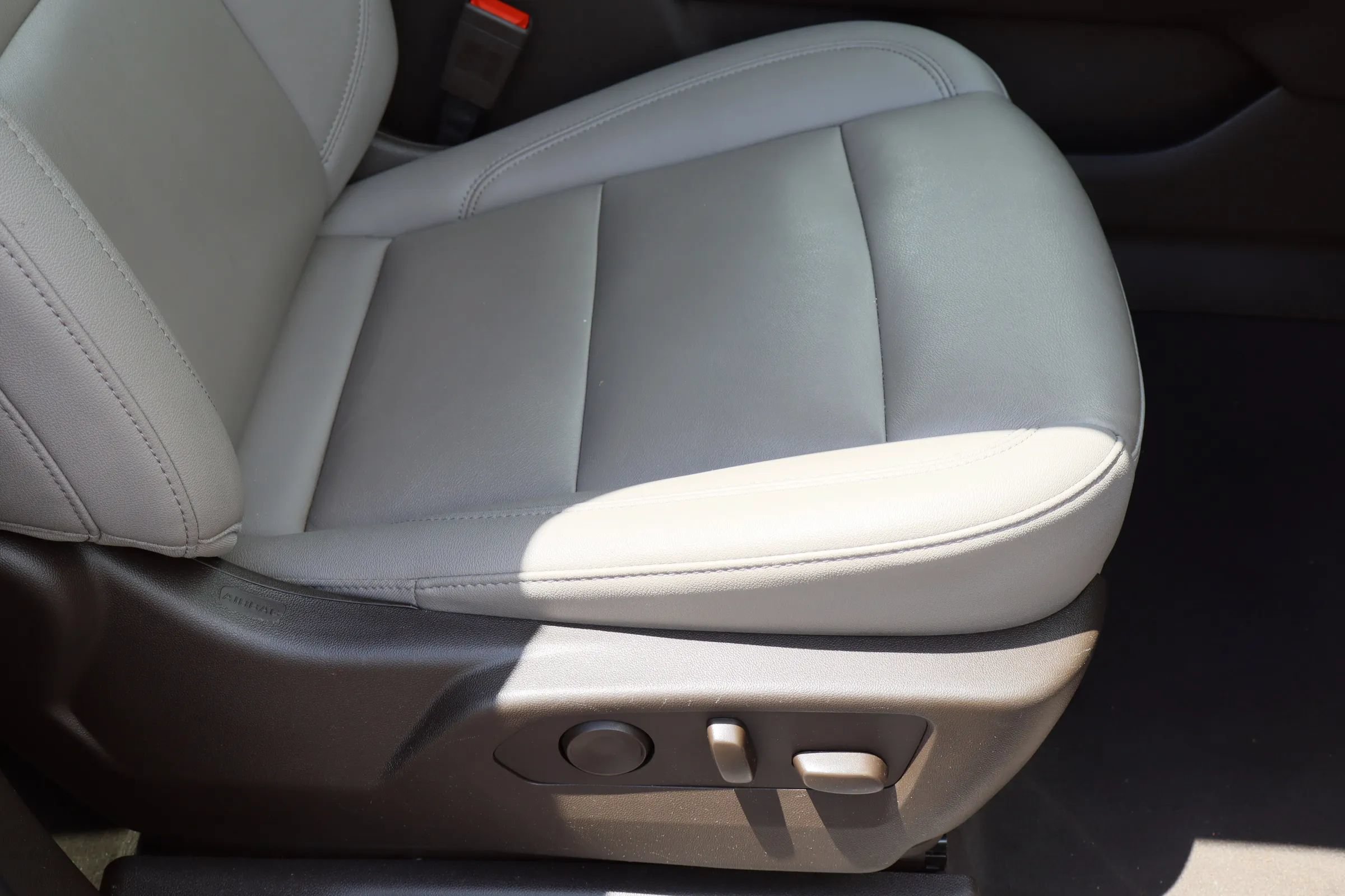 Used 2025 Chevrolet Tahoe LT RWD image 30