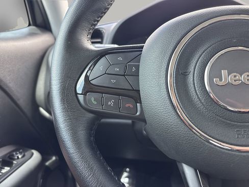 Used 2020 Jeep Renegade Altitude FWD image 24