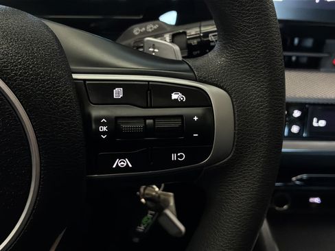 Certified 2025 Kia Sportage LX FWD image 36