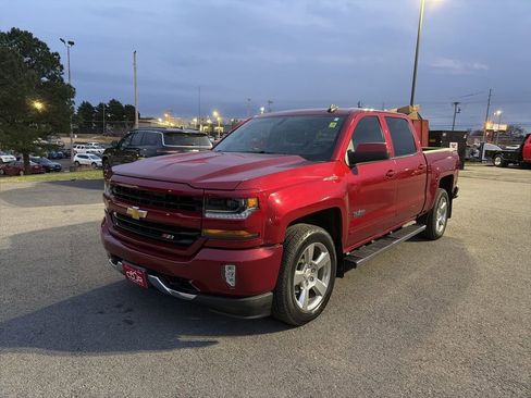 Used 2018 Chevrolet Silverado 1500 LT w/ Texas Edition image 2