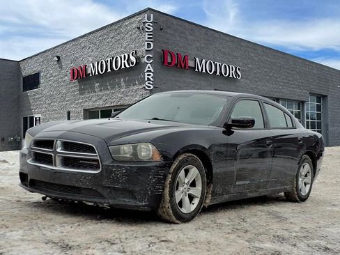 Used 2012 Dodge Charger SE RWD image 1