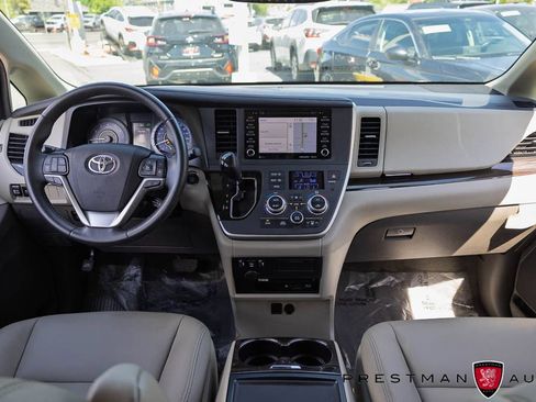 Used 2020 Toyota Sienna XLE Premium FWD image 38
