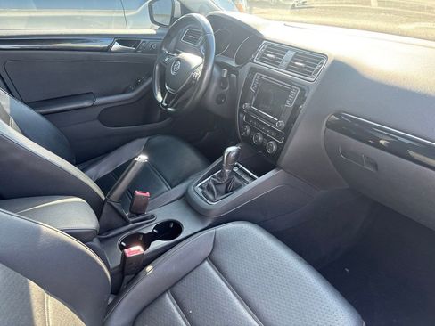 Used 2017 Volkswagen Jetta SEL FWD image 6