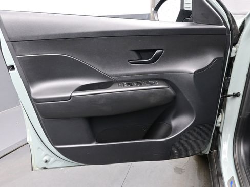 Certified 2025 Hyundai Kona SEL image 9