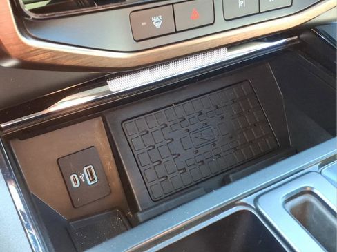 Used 2023 Ford F150 Lightning Lariat image 11