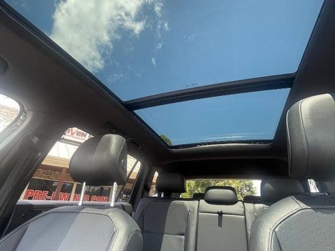 Used 2018 Volkswagen Tiguan SEL w/ R-Line Package FWD image 33